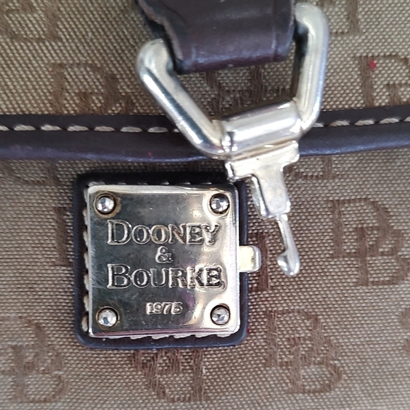 Rare Dooney & Bourke Vintage Brown and Tan Monogram Wallet with Lock Clasp - Picture 2 of 8